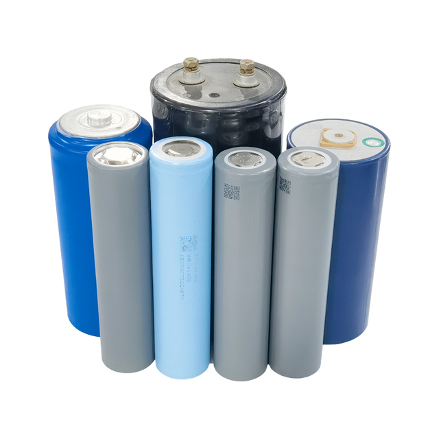 Película aislante de PET de alto rendimiento para baterías y condensadores de litio. Resistente al calor, dieléctrica y a la humedad, garantiza un envoltorio seguro y duradero para las baterías.