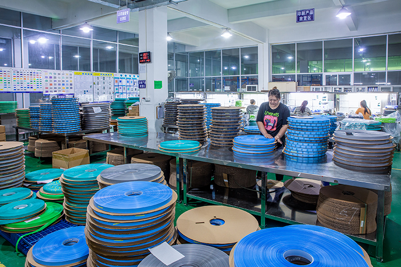 Taller de producción de camisas terterretrde de células cilíndricas de PET