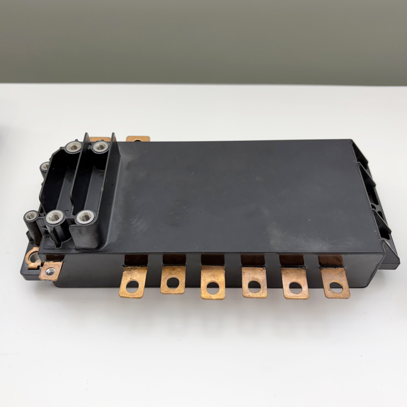 Compuesto de encapsulado ep&oacute;xico CYCT para condensadores de potencia