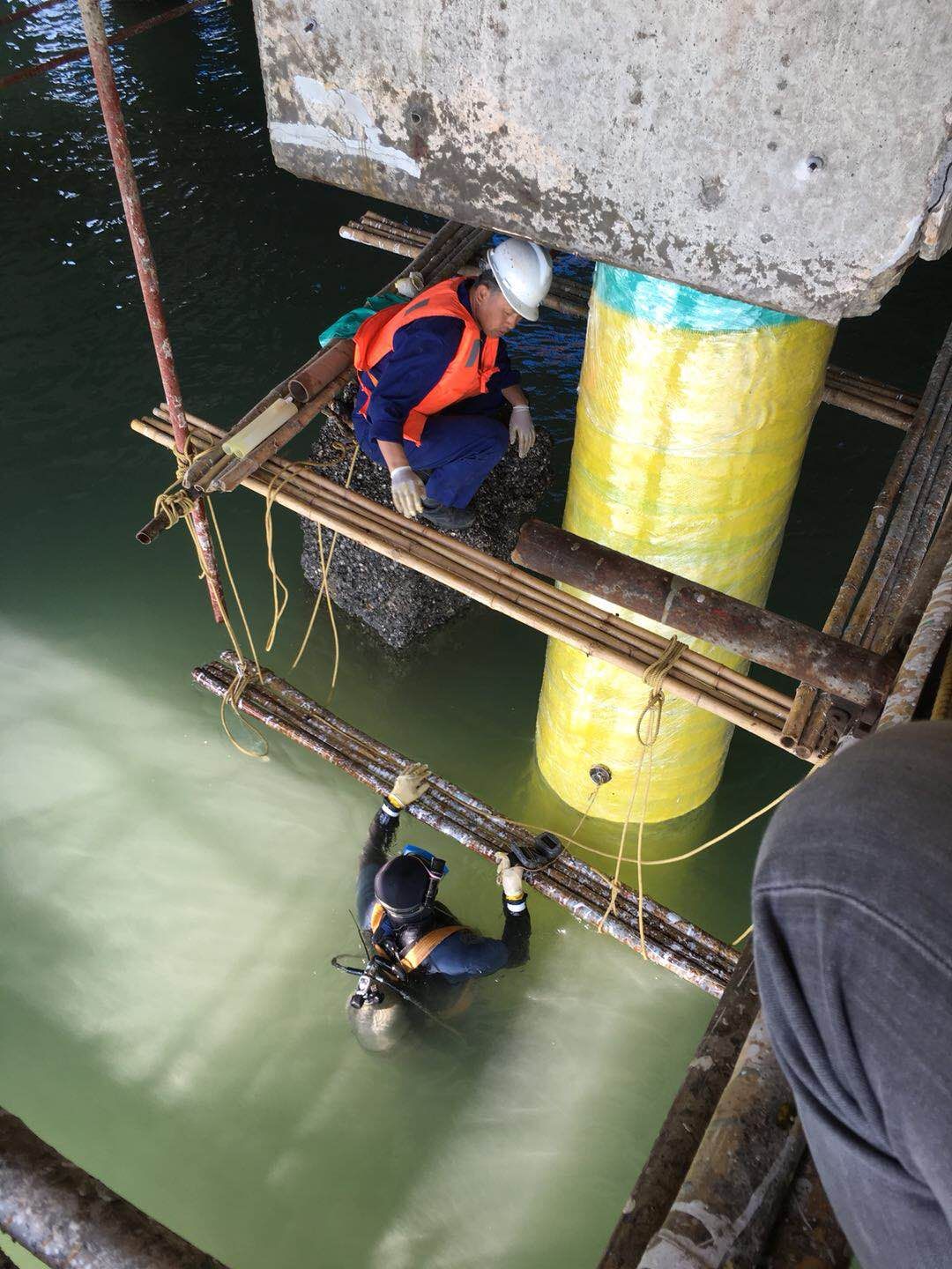 Recubrimiento anticorrosivo viscoel&aacute;stico para estructuras de acero en alta mar (2)